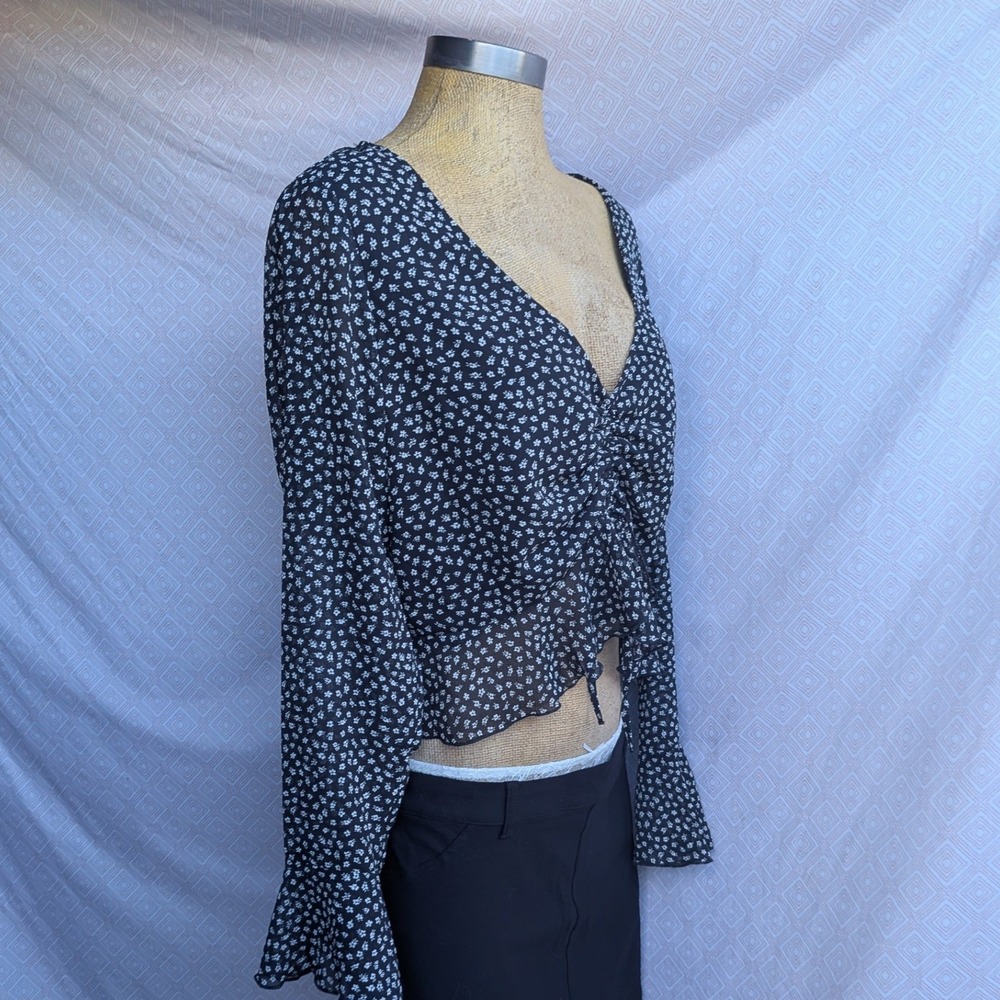 Wild Fable Crop Top Womens Black Excellent Floral Ruched Front Bell Sleeve Boho